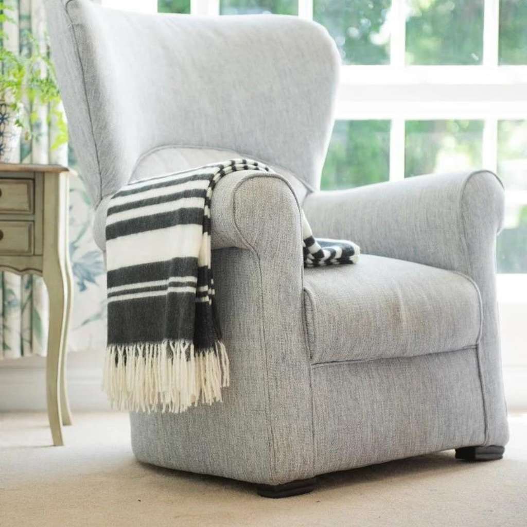 Lifestyle image of Melody Xhosa Stripe Black Natural 1