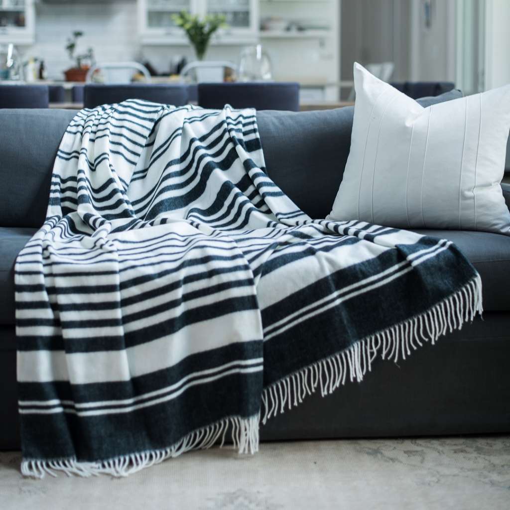 Lifestyle image of Melody Xhosa Stripe Black Natural 2