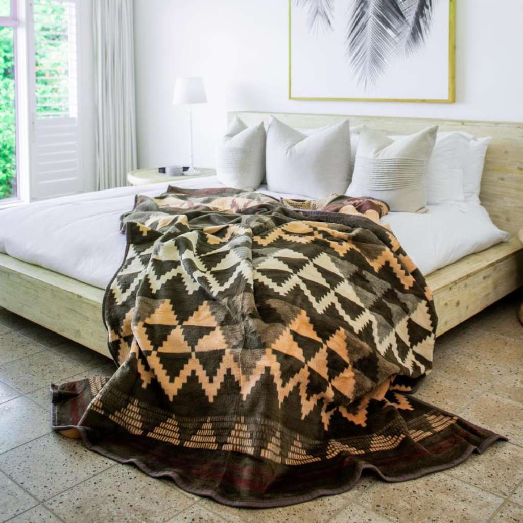 Lifestyle image of the Zulu Basket Coffee/Clay 1