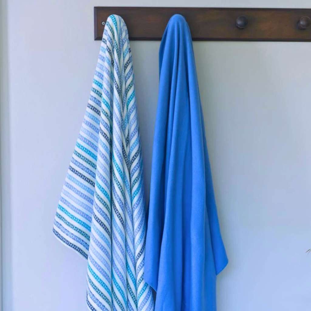 Lifestyle image of Melody Plain Saxe 2
